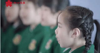 这里是香港，他们唱响国歌的样子，真美！