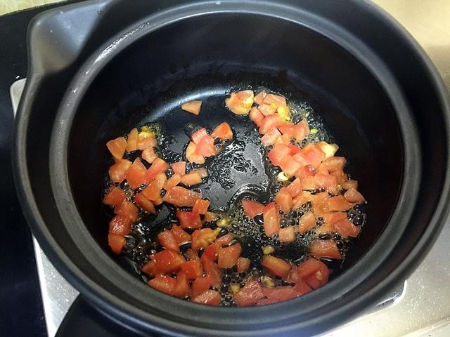 6-12个月宝宝辅食之三文鱼番茄面糊，快来看看如何制作吧：