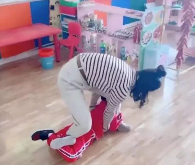 网络爆红的“幼儿逃脱法”竟对人贩子更有利？这 10 件事必须告诉孩子