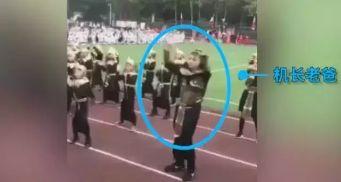 这位老爸去儿子学校反串“埃及艳后”| 什么样的爸爸让孩子更有幸福感？