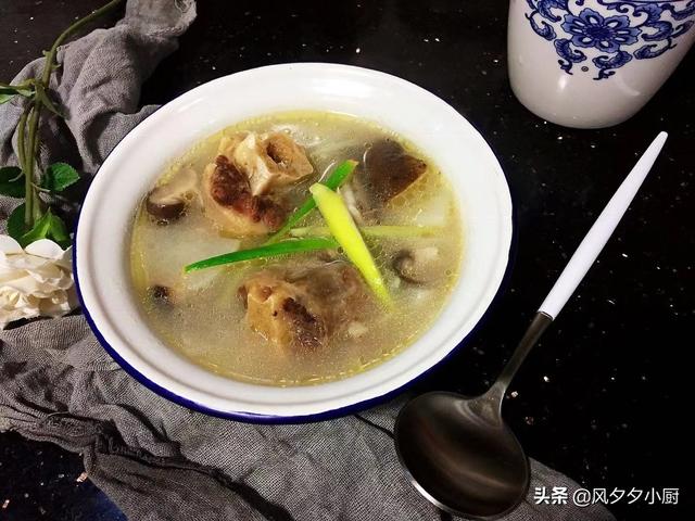 抓住身高猛长期，春天多喝这汤可以增强孩子骨骼的发育！