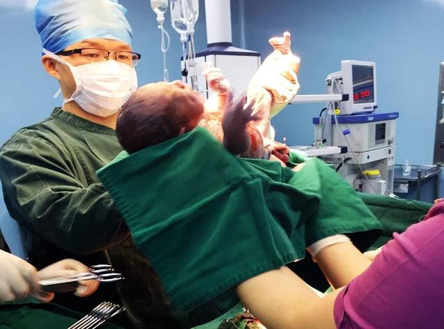 医生都劝不了，最后还是丈夫表示理解，产妇才愿进产房