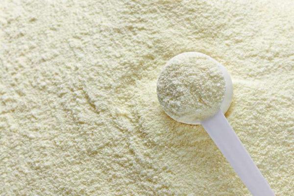 冲奶粉时总有颗粒？奶粉有问题？主要有这4大原因