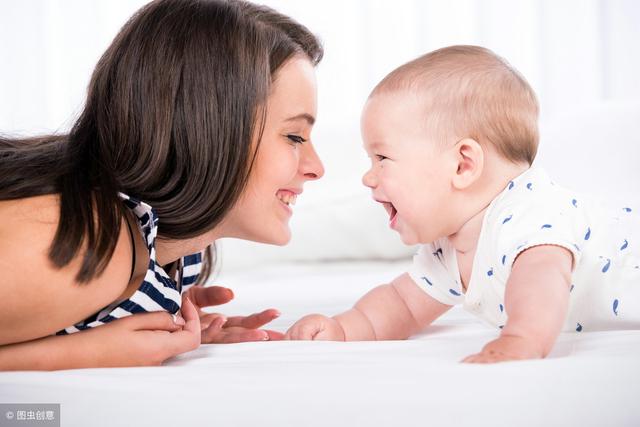 关爱新生儿：母乳喂养的宝宝，宝妈怎样知道宝宝是否吃饱了？