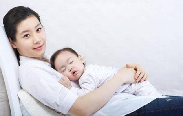 1岁以内的宝宝，已经长了这些本事，你家宝宝达标了没？