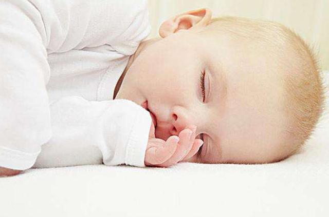 错误睡眠习惯对宝宝有多大影响？做好这7点，让宝宝健康成长