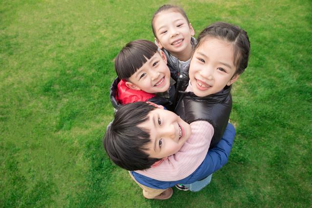孩子突然变得很执拗，不是因为不听话，而是正在经历这个时期