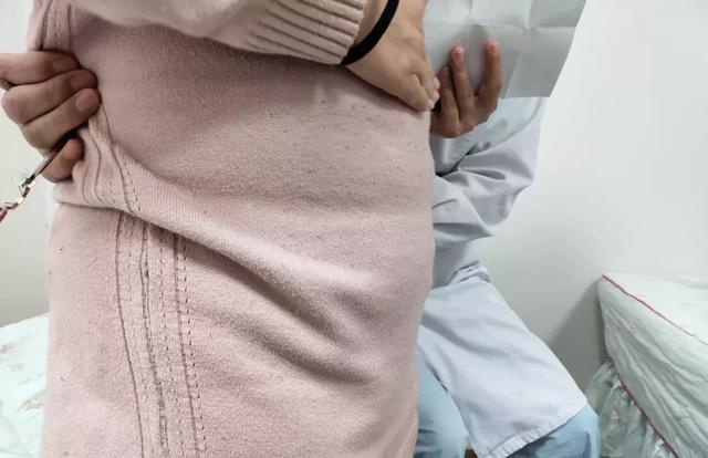 生完孩子腰酸背痛，很正常？错！这是身体受损伤了，得尽快治疗！