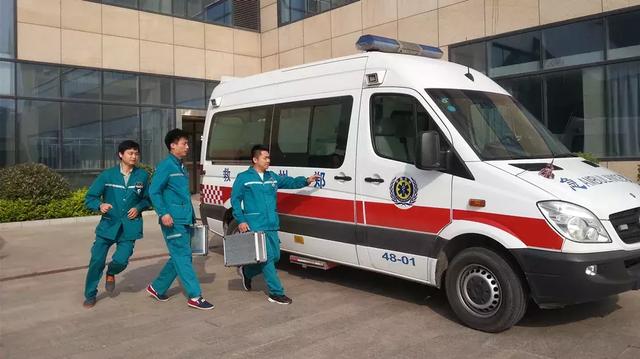 提醒!2岁宝宝被甩出车外,就因为妈妈做错了这件事!