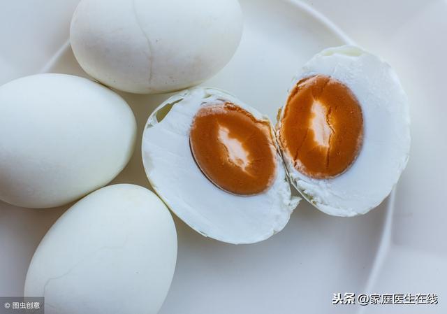 咸鸭蛋味道再好，这3类人也不能过多食用，要经受住诱惑