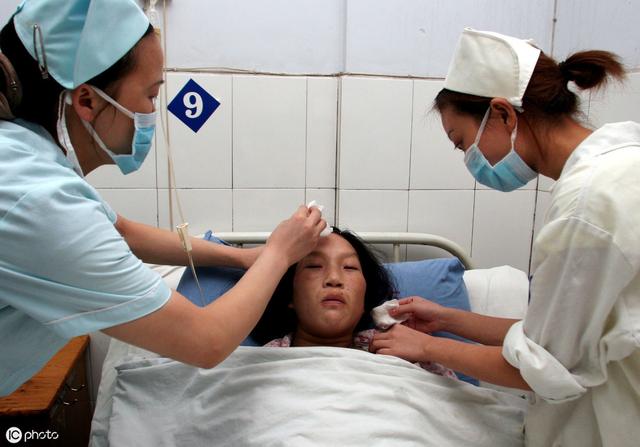 准妈妈生孩子疼得受不了，嫌产程慢不想生了，应该怎么办？