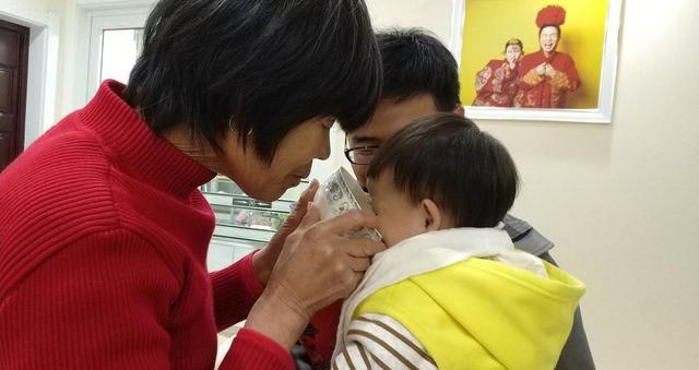 餐桌上3种汤，孩子尽量别喝！对脾胃伤害太大，家长别忽视！