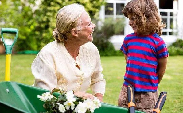 问答/隔代教育之间的碰撞该怎么处理？