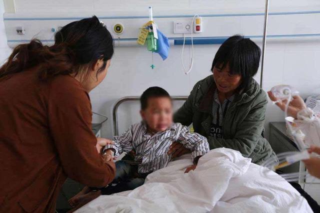 4岁男童头上磕个包，家长没放在心上，第二天却住进了医院