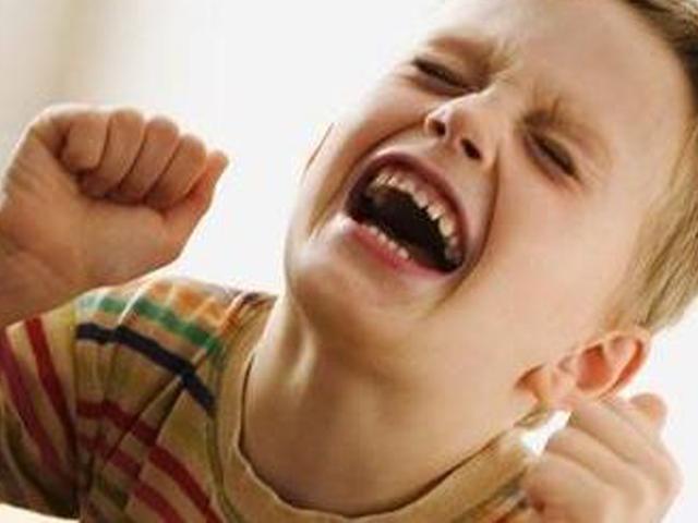 2岁孩子动不动就“大闹”,光安抚情绪只会陷入循环,不如这样做