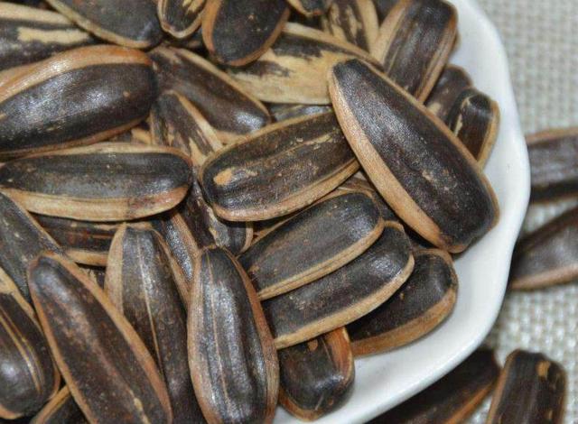 这4种食物大多数家长都会买给孩子吃，但却可能会影响孩子健康