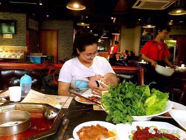 新生儿喝母乳后被送医院,医生检查后发现,只怪妈妈吃这种食物