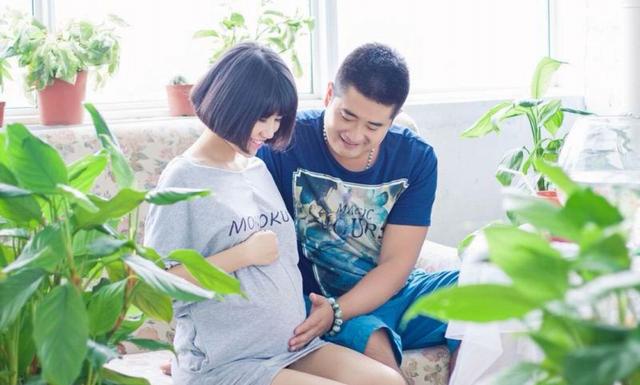 怀孕时，为什么胎宝在晚上更好动呢？揭秘胎动规律，孕妈长知识