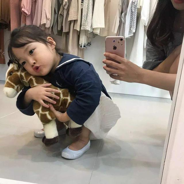 孩子在幼儿园过得怎么样？别一天到晚追着问，这么做便能一目了然