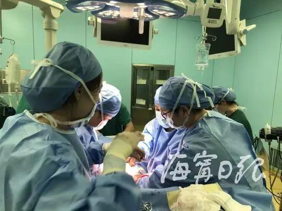婴儿早产气息微弱 父亲放弃抢救前一句话让人泪崩