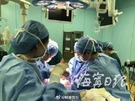 孕妇产子浑身抽搐，父亲放弃孩子前一句话让人泪崩：我想再看一眼我的孩子