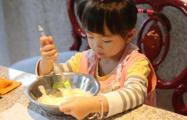 宝宝发出4个“信号”，是内火大、积食了！家长别不当回事儿