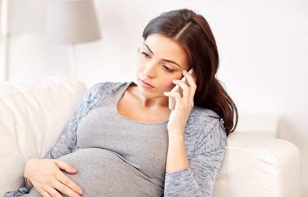孕妇可以玩手机，但别太靠近这两个部位，更容易伤到胎儿