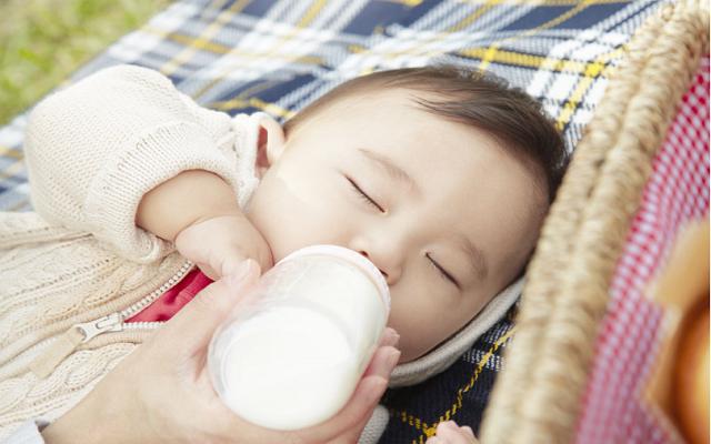 孩子断奶是6个月还是12月？都不是，这才是最佳断奶时间，别弄错