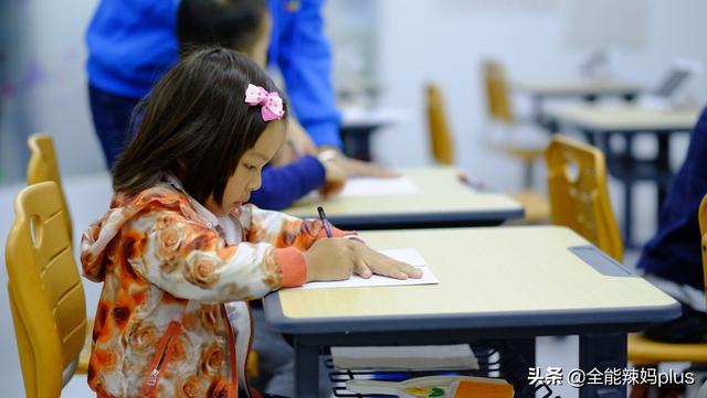 孩子做事“拖拖拉拉”属正常？家长做好这3点，孩子不自觉都难