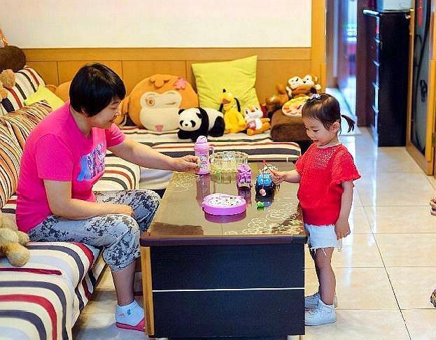 奶奶带大的孩子，和妈妈带大的孩子，上幼儿园后还是有差距的！