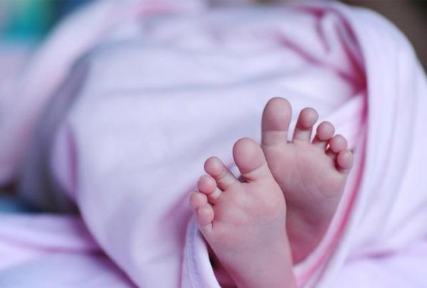 孟加拉一孕妇产子后发现有两个子宫，几周后又生下龙凤胎