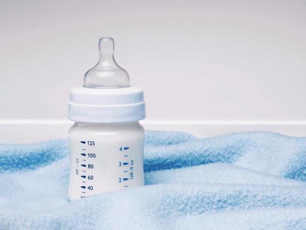 错误的洗奶瓶方式，等于让孩子喝“毒奶”，家长要细心