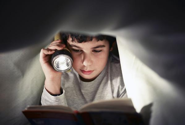 3个坏习惯使孩子近视度数一直涨！医生教你3招，击退近视