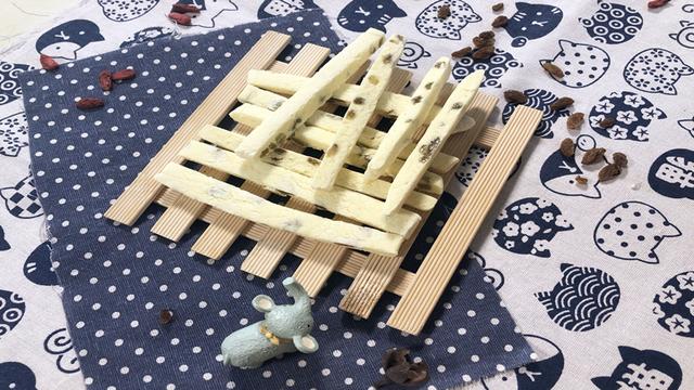 一款营养健康的辅食奶条，完美的替代了宝宝的零食，色香味俱全！
