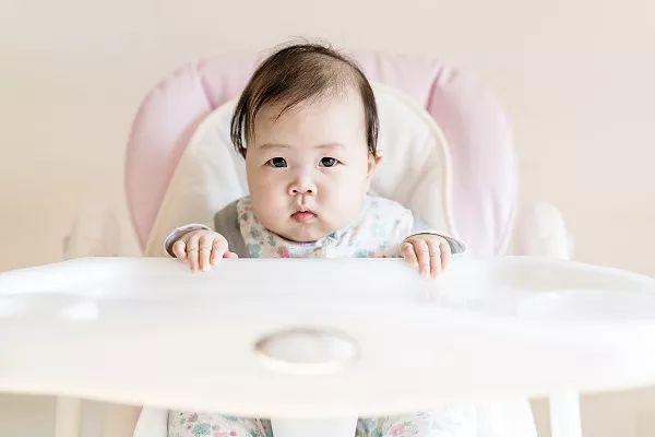 孩子都脱水了，妈妈还死守“1岁不吃盐”！