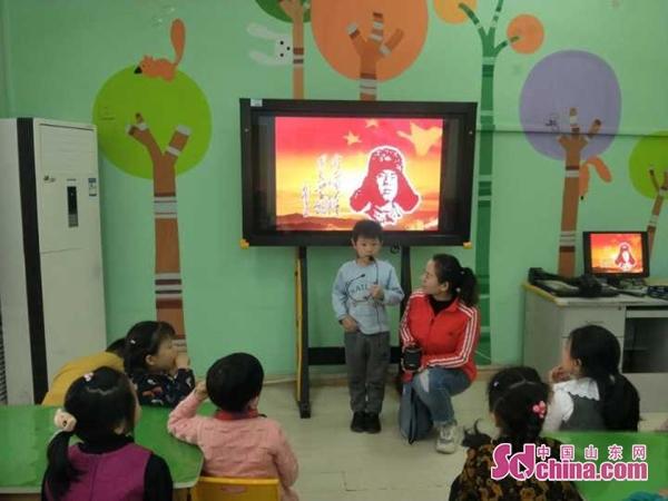 学唱雷锋歌 学做“小雷锋”