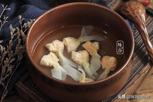 馄饨包出金鱼形状，好看又营养，保证孩子吃得欢，宝妈们快试试吧