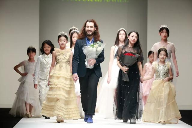 巧手妈妈为女儿做礼服？她用母爱为天使们披上羽衣 | 新匠人学院