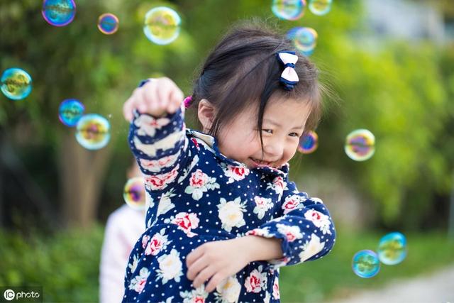 不要用标签“框定”孩子的未来