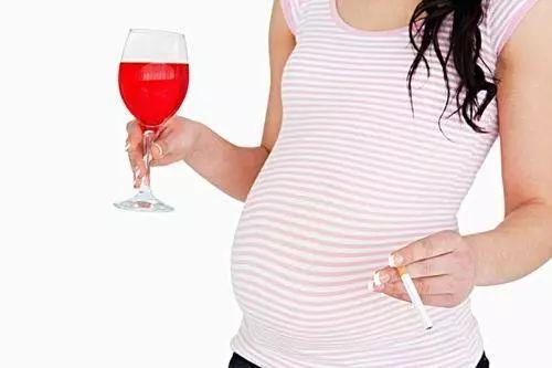 孕期，准妈妈这6类食品最好少碰，关系到胎儿健康！