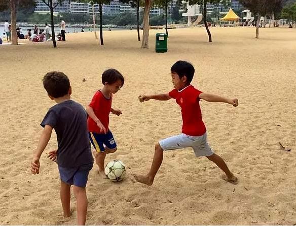 孩子好胜心强怎么办？学会这3点让孩子正确面对“输赢”！