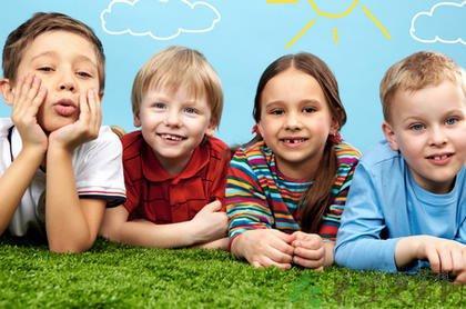 因为不给买糖果，娃失控大哭，懂得育儿的宝妈会这样做，值得借鉴