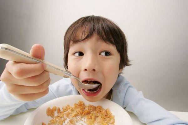家长需知：这3种“食物”可能会引起孩子积食，最好少给孩子吃