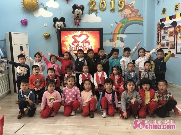 学唱雷锋歌 学做“小雷锋”