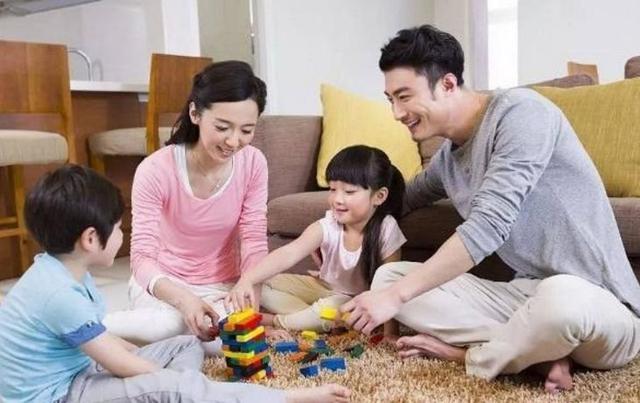 穷养儿子富养女”？教育孩子要讲究，家长方法好，孩子弯路少