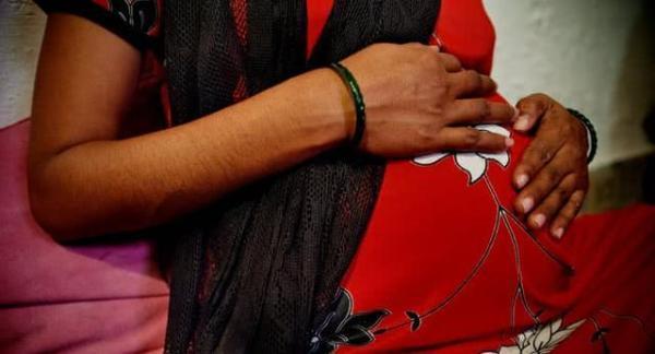 孟加拉一孕妇产子后发现有两个子宫，几周后又生下龙凤胎