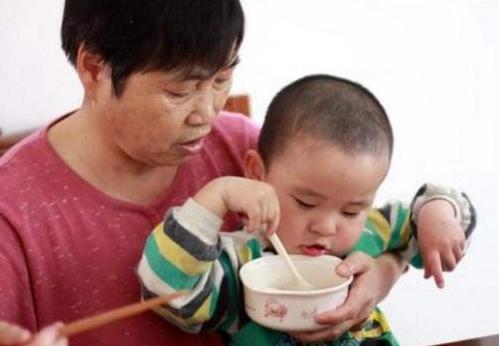 劝告：孩子常吃这种饭，既伤脾胃还积食，中的家长赶紧停止