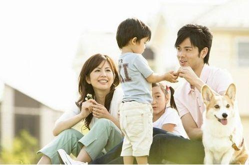 孩子进入幼儿园后，接送家长需要注意自身形象，否则对宝宝不利