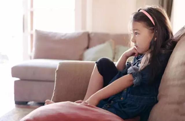 孩子受欺负时，父母千万别对孩子说这三句话，会让孩子越来越软弱