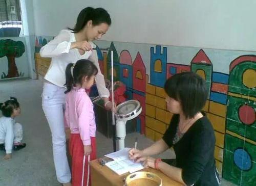 孩子是矮小还是长个晚，看这三点就知，家长再不重视就晚了